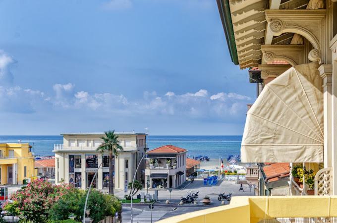 Hotel Playa Виареджо Экстерьер фото